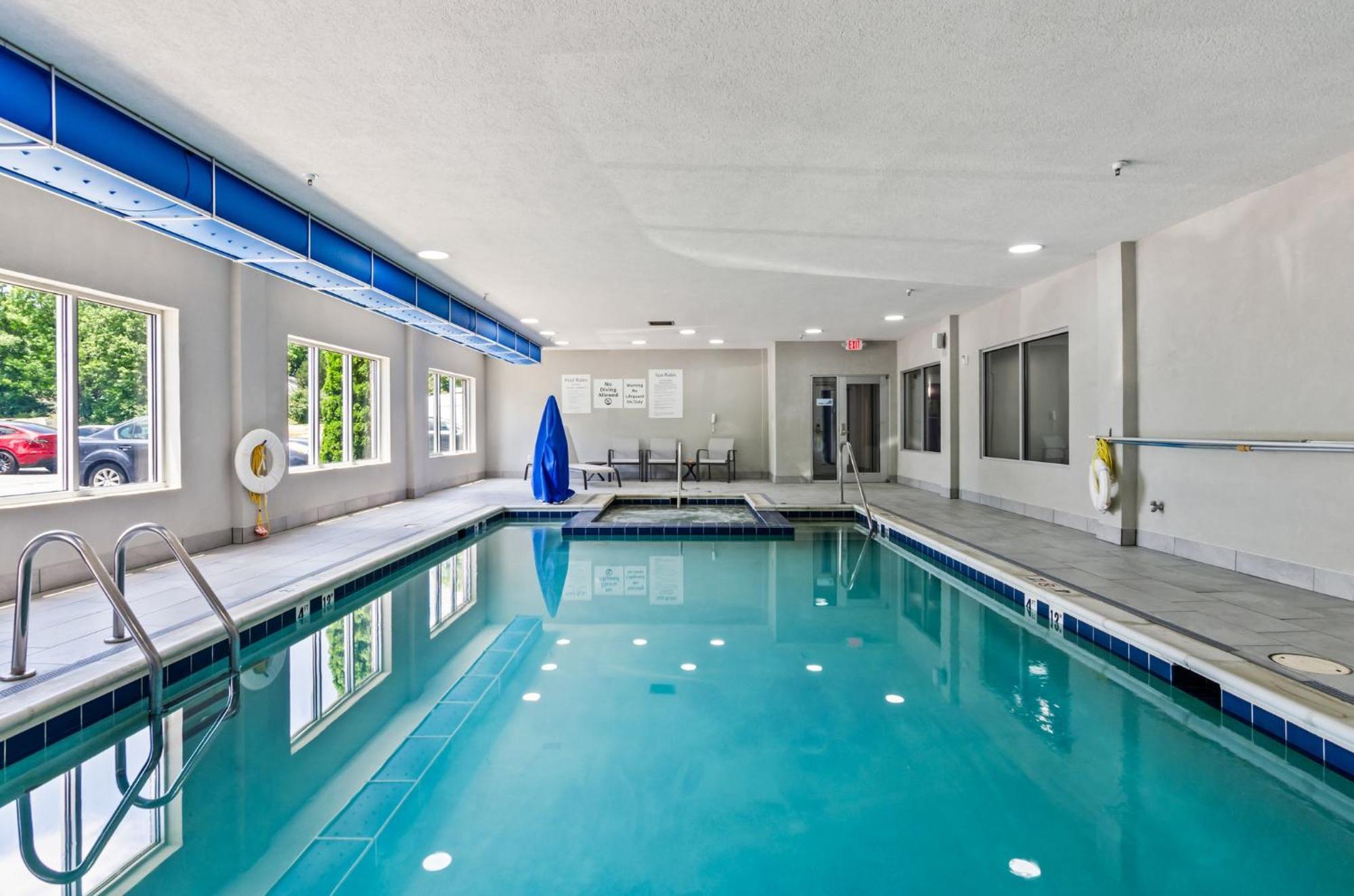 Holiday Inn Express & Suites Wytheville By Ihg Buitenkant foto